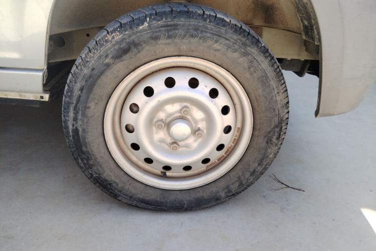 Used Wuling Zhiguang 2020 1.2L Practical Model China VI LSI Right Front Wheel Hub