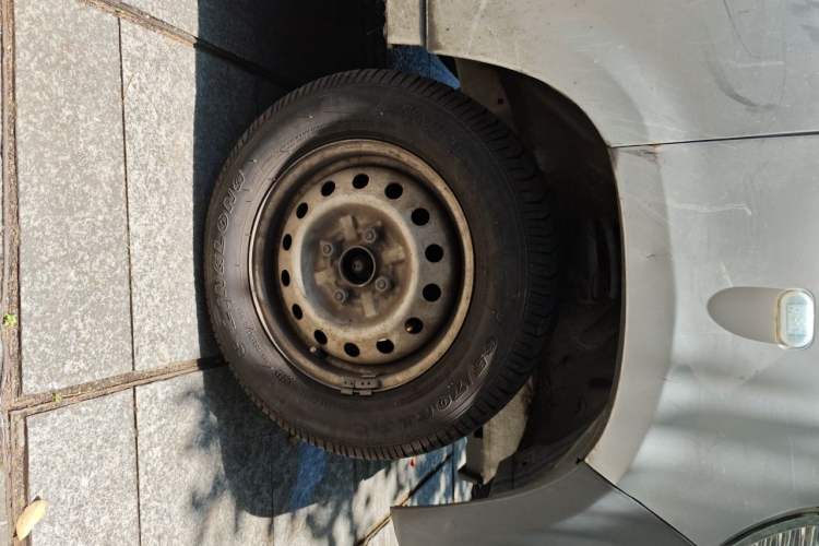 Used Wuling Zhiguang 2020 1.2L Practical Model China VI LSI Right Front Wheel Hub