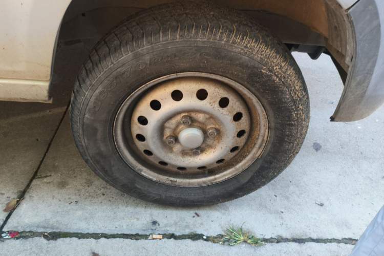 Used Wuling Zhiguang 2020 1.2L Practical Model China VI LSI Right Front Wheel Hub