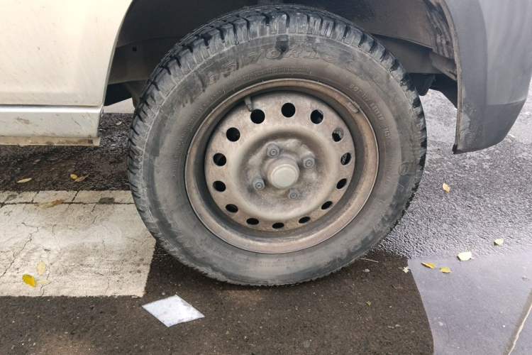 Used Wuling Zhiguang 2020 1.2L Practical Model China VI LSI Right Front Wheel Hub