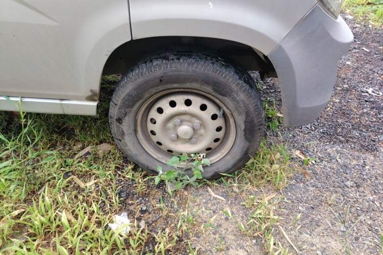 Used Wuling Zhiguang 2020 1.2L Practical Model China VI LSI Right Front Wheel Hub