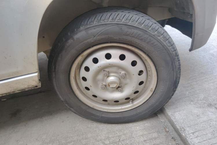 Used Wuling Zhiguang 2020 1.2L Practical Model China VI LSI Right Front Wheel Hub