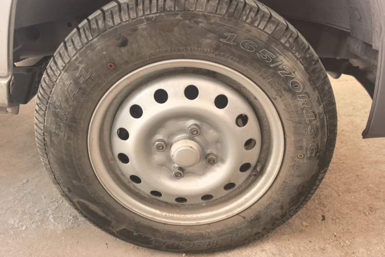 Used Wuling Zhiguang 2020 1.2L Practical Model China VI LSI Right Front Wheel Hub