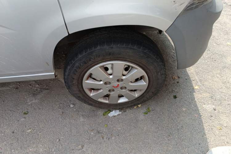 Used Wuling Zhiguang 2020 1.2L Van Utility Model China VI Emission Standard 2 Seats LSI Right Front Wheel Hub