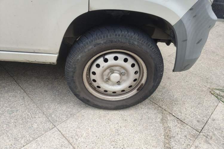 Used Wuling Zhiguang 2020 1.2L Practical Model China VI LSI Right Front Wheel Hub