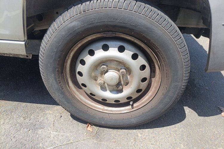 Used Wuling Zhiguang 2020 1.2L Practical Model China VI LSI Right Front Wheel Hub