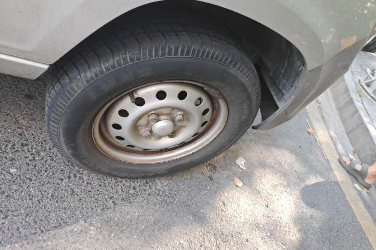 Used Wuling Zhiguang 2020 1.2L Practical Model China VI LSI Right Front Wheel Hub