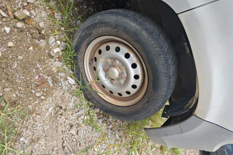 Used Wuling Zhiguang 2020 1.2L Practical Model China VI LSI Right Front Wheel Hub