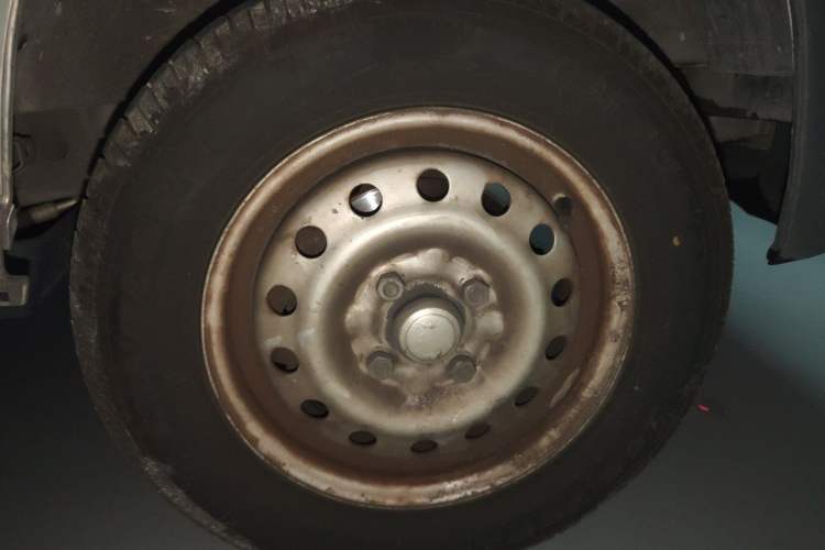Used Wuling Zhiguang 2020 1.2L Practical Model China VI LSI Right Front Wheel Hub