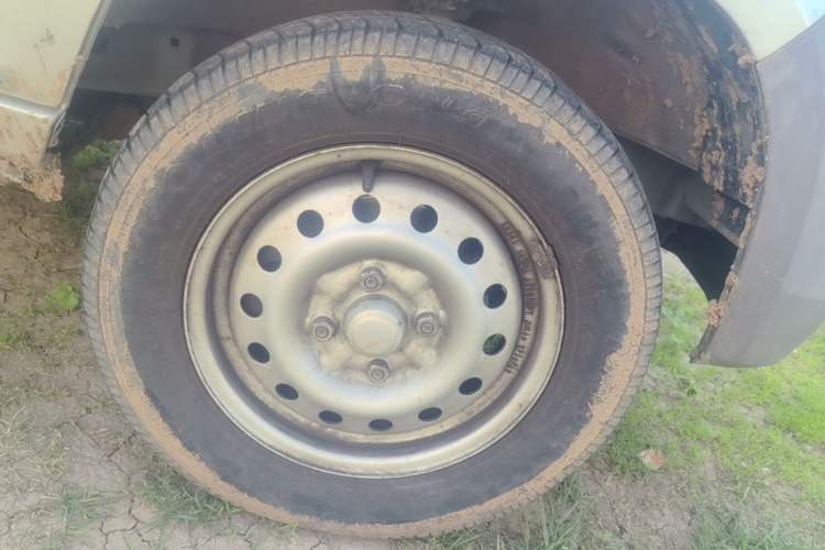 Used Wuling Zhiguang 2020 1.2L Practical Model China VI LSI Right Front Wheel Hub