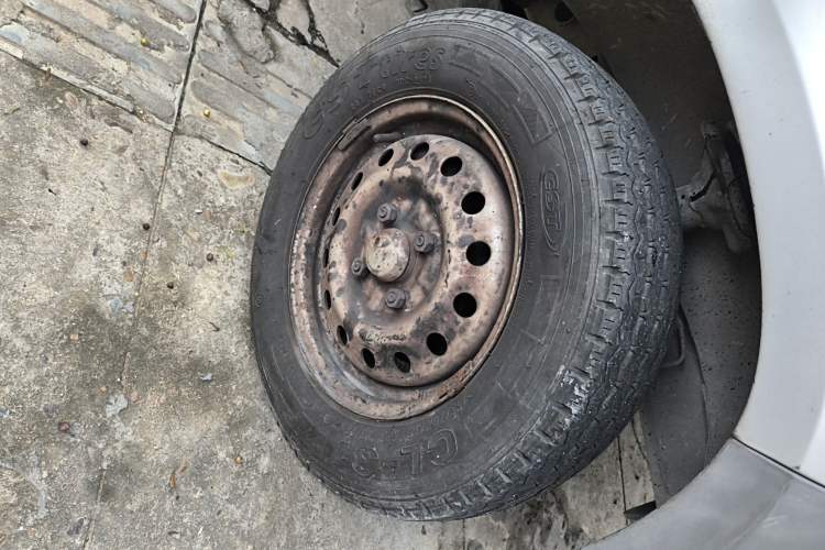 Used Wuling Zhiguang 2020 1.2L Practical Model China VI LSI Right Front Wheel Hub