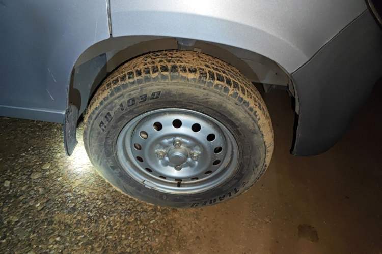 Used Wuling Zhiguang 2020 1.2L Practical Model China VI LSI Right Front Wheel Hub