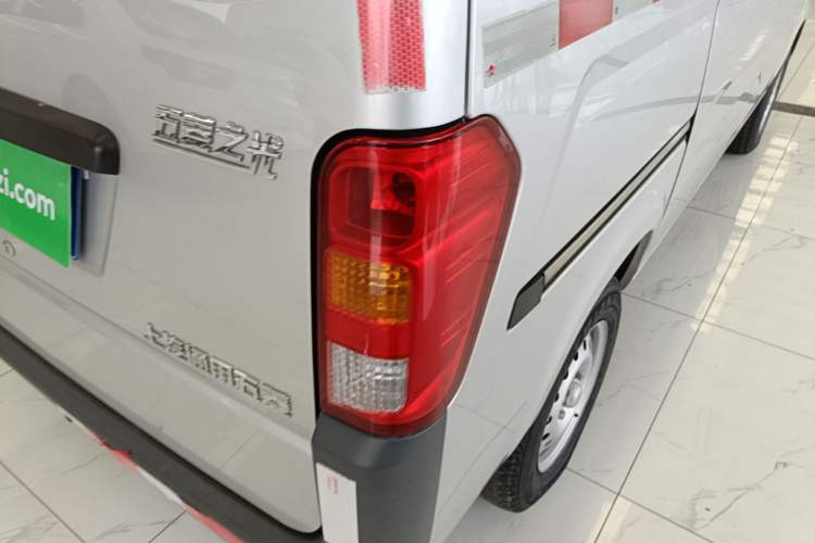 Used Wuling Zhiguang 2020 1.2L Van Utility Model China VI Emission Standard 5-Seater LSI Right Rear Taillight