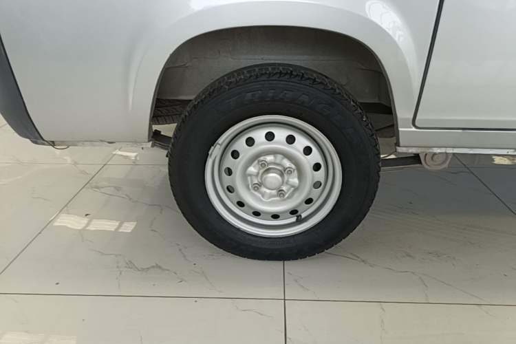 Used Wuling Zhiguang 2020 1.2L Van Utility Model China VI Emission Standard 5-Seater LSI Right Rear Wheel Hub
