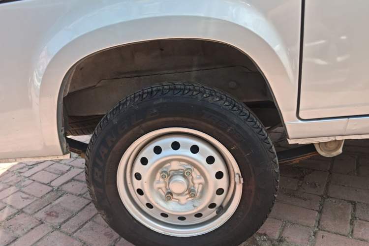 Used Wuling Zhiguang 2020 1.2L Van Utility Model China VI Emission Standard 2 Seats LSI Right Rear Wheel Hub