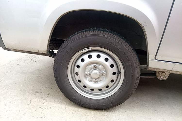 Used Wuling Zhiguang 2020 1.2L Practical Model China VI LSI Right Rear Wheel Hub