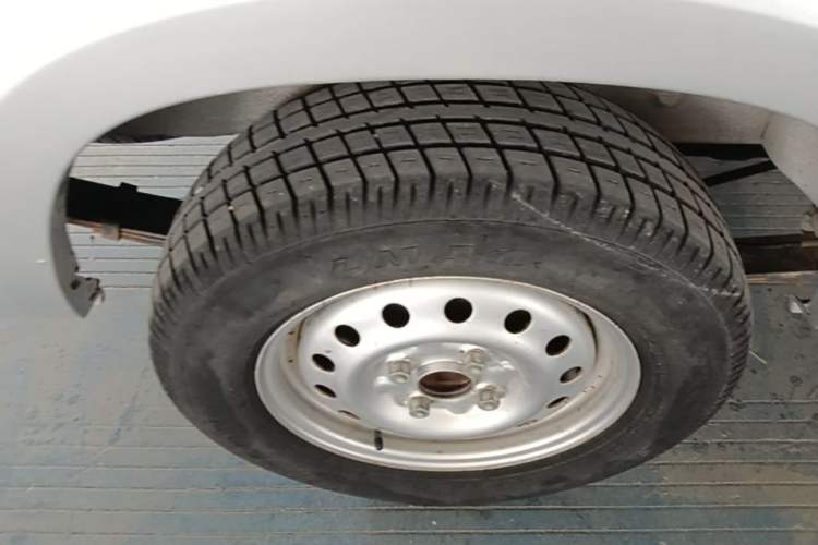 Used Wuling Zhiguang 2020 1.2L Practical Model China VI LSI Right Rear Wheel Hub