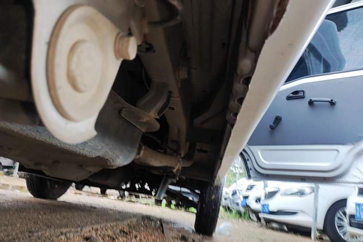 Used Wuling Zhiguang 2020 1.2L Van Utility Model China VI Emission Standard 2 Seats LSI Right Side Sill