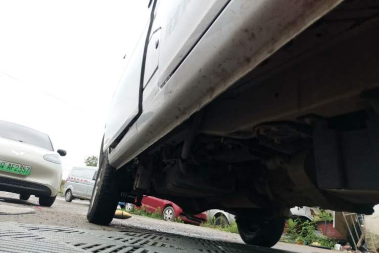 Used Wuling Zhiguang 2020 1.2L Van Utility Model China VI Emission Standard 2 Seats LSI Right Side Sill