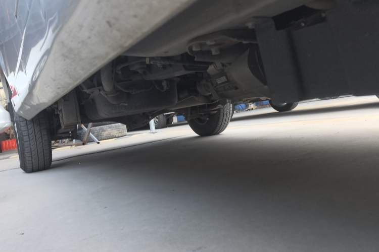 Used Wuling Zhiguang 2020 1.2L Van Utility Model China VI Emission Standard 2 Seats LSI Right Side Sill
