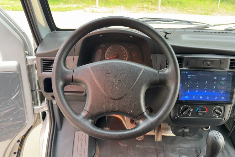 Used Wuling Zhiguang 2020 1.2L Van Utility Model China VI Emission Standard 5-Seater LSI Steering Wheel
