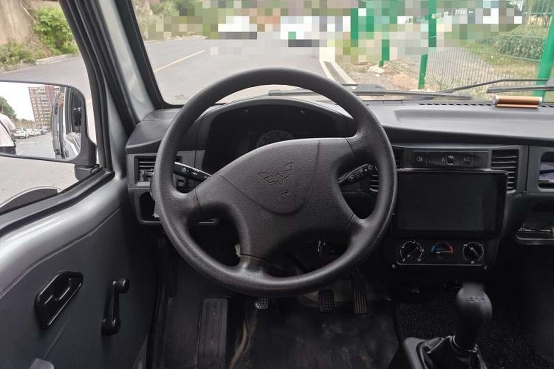 Used Wuling Zhiguang 2020 1.2L Van Utility Model China VI Emission Standard 5-Seater LSI Steering Wheel