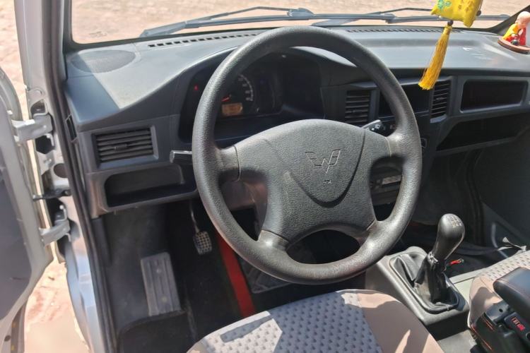 Used Wuling Zhiguang 2020 1.2L Van Utility Model China VI Emission Standard 2 Seats LSI Steering Wheel