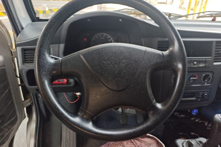 Used Wuling Zhiguang 2020 1.2L Van Utility Model China VI Emission Standard 5-Seater LSI Steering Wheel