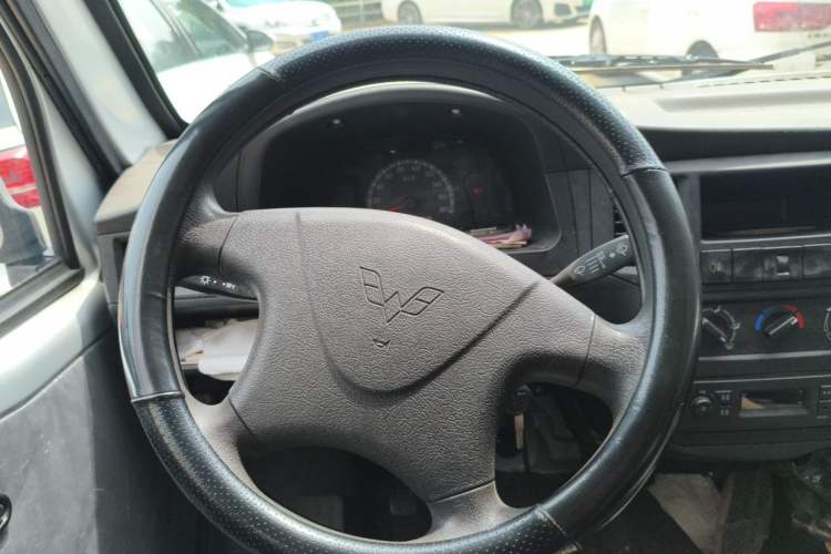 Used Wuling Zhiguang 2020 1.2L Practical Model China VI LSI Steering Wheel