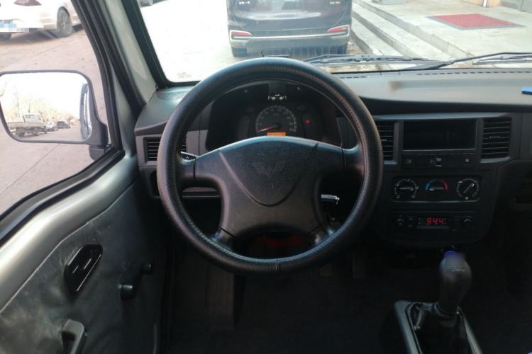 Used Wuling Zhiguang 2020 1.2L Practical Model China VI LSI Steering Wheel