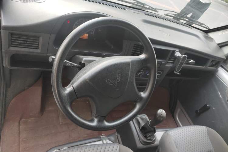 Used Wuling Zhiguang 2020 1.2L Van Utility Model China VI Emission Standard 2 Seats LSI Steering Wheel