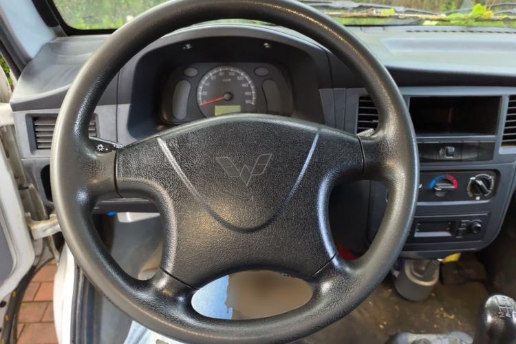 Used Wuling Zhiguang 2020 1.2L Van Utility Model China VI Emission Standard 2 Seats LSI Steering Wheel