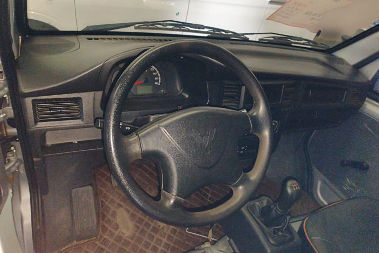 Used Wuling Zhiguang 2020 1.2L Van Utility Model China VI Emission Standard 2 Seats LSI Steering Wheel