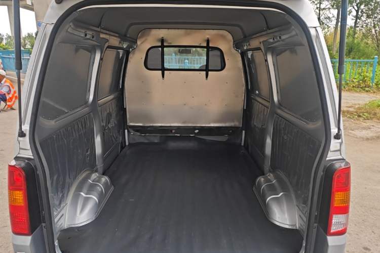 Used Wuling Zhiguang 2020 1.2L Van Utility Model China VI Emission Standard 2 Seats LSI Trunk