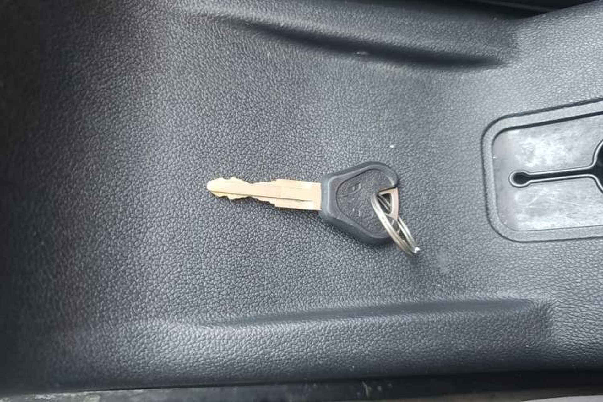 Used Wuling Zhiguang 2020 1.2L Practical Model China VI LSI Vehicle Key