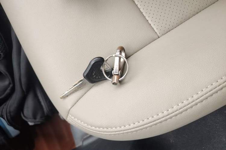 Used Wuling Zhiguang 2020 1.2L Practical Model China VI LSI Vehicle Key