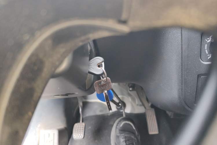 Used Wuling Zhiguang 2020 1.2L Practical Model China VI LSI Vehicle Key