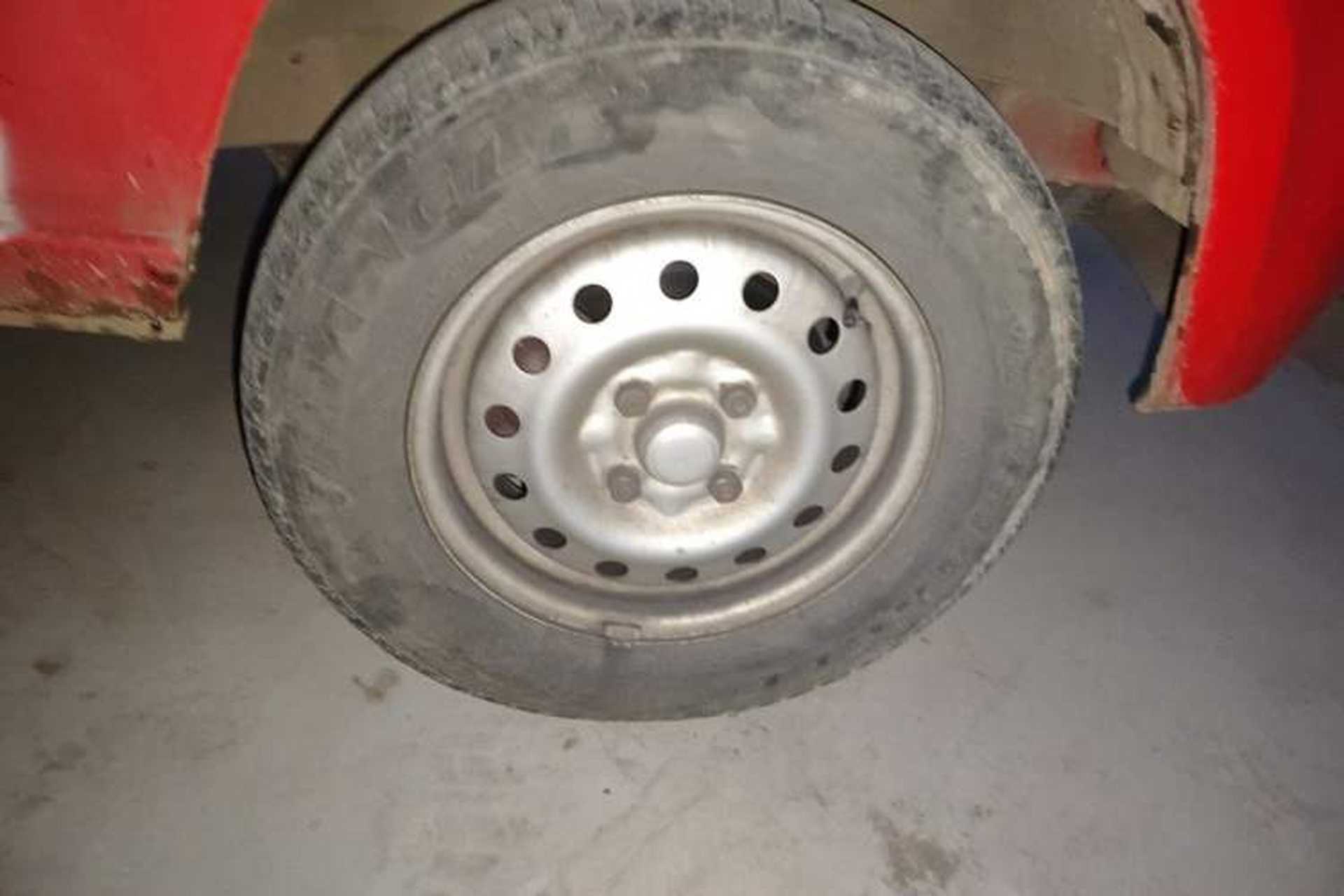 Used Wuling Zhiguang 2020 1.2L Practical Model China VI LSI Right Front Wheel Hub