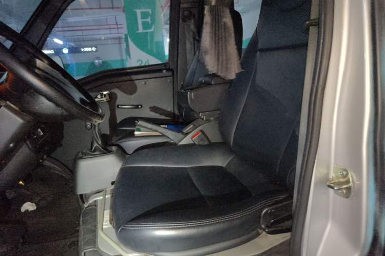 Used Wuling Zhiguang 2023 1.5L Practical Version 5/7 Seats Left Front Seat