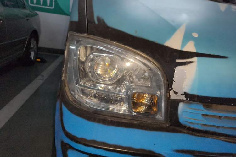 Used Wuling Zhiguang 2023 1.5L Practical Version 5/7 Seats Right Front Headlight