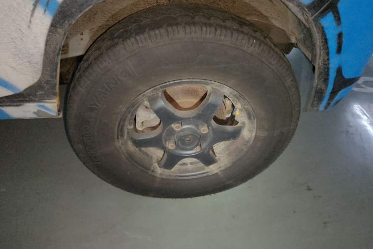 Used Wuling Zhiguang 2023 1.5L Practical Version 5/7 Seats Right Front Wheel Hub