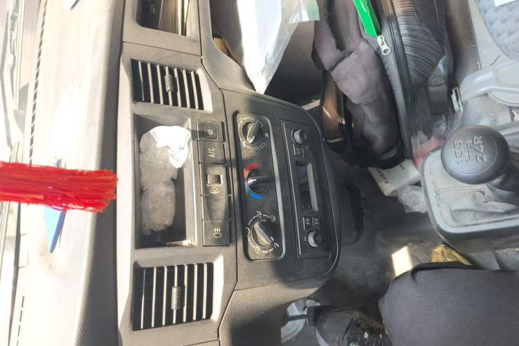 Used Wuling Zhiguang 2023 1.5L Practical Version 5/7 Seats Audio And AC Panel