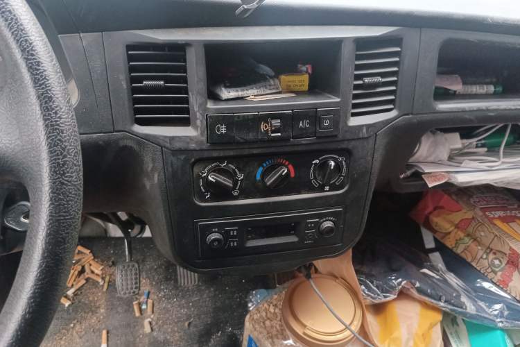 Used Wuling Zhiguang 2023 1.5L Practical Version 5/7 Seats Audio And AC Panel