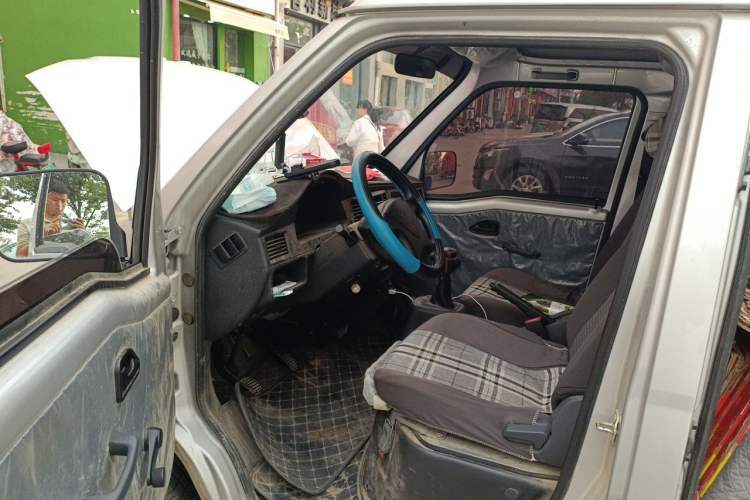 Used Wuling Zhiguang 2023 1.5L Practical Version 5/7 Seats Driver Seat