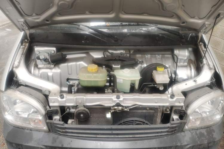 Used Wuling Zhiguang 2023 1.5L Practical Version 5/7 Seats Engine Bay