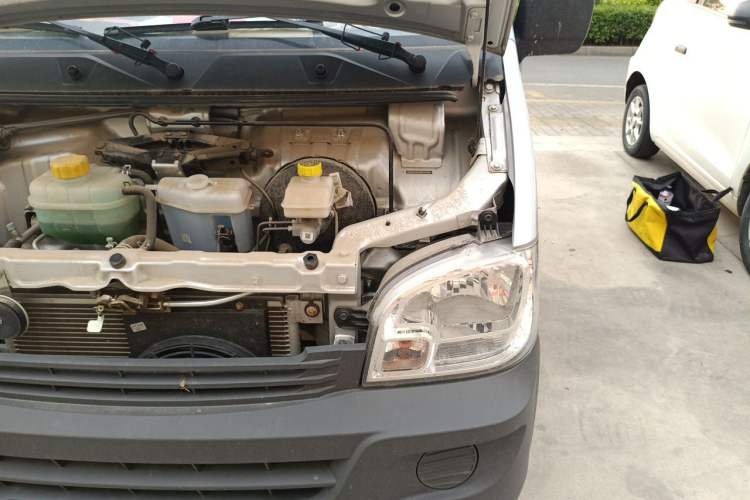 Used Wuling Zhiguang 2023 1.5L Practical Version 5/7 Seats Engine Bay Left