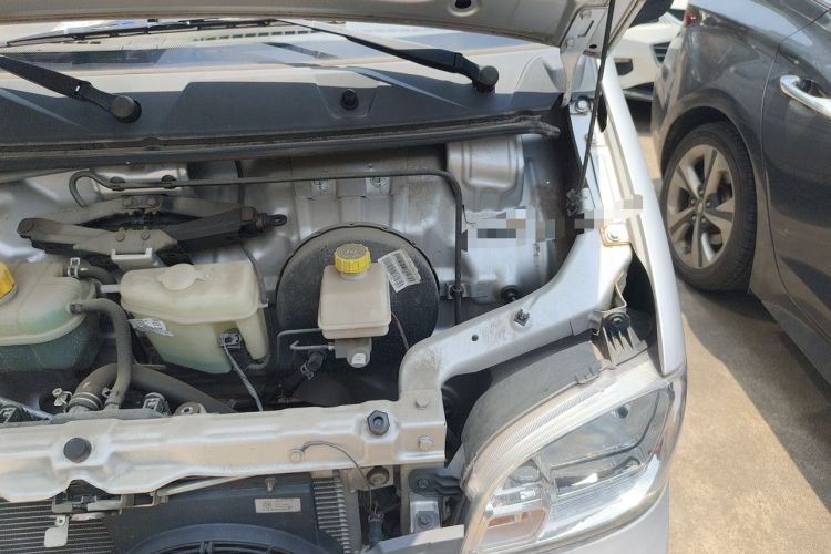Used Wuling Zhiguang 2023 1.5L Practical Version 5/7 Seats Engine Bay Left