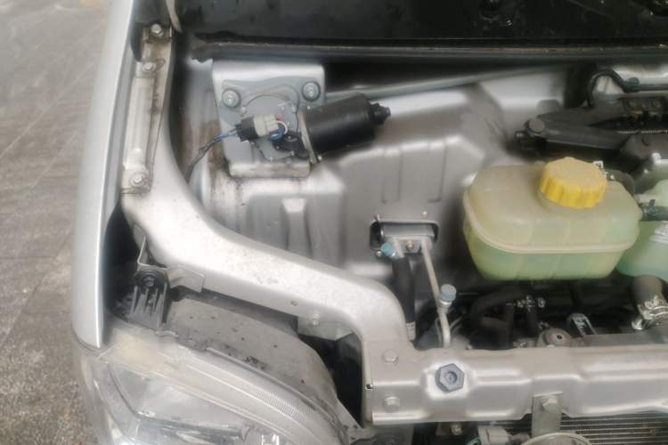 Used Wuling Zhiguang 2023 1.5L Practical Version 5/7 Seats Engine Bay Right