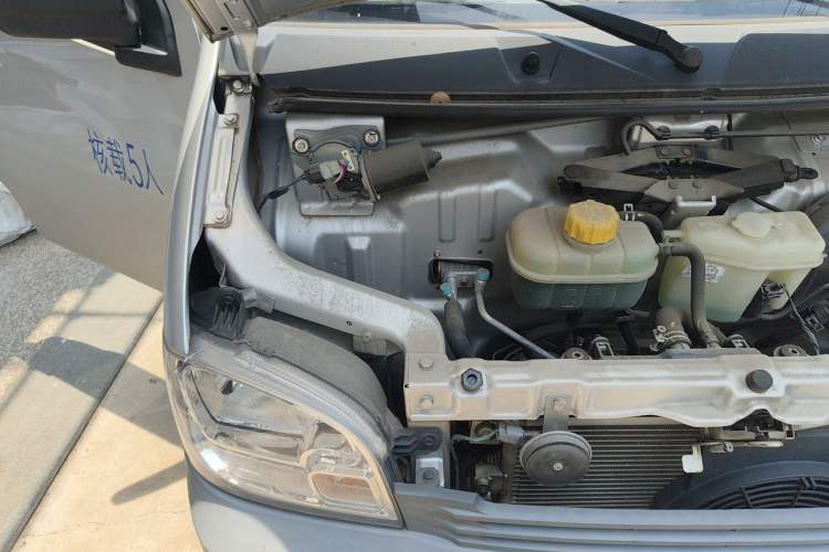 Used Wuling Zhiguang 2023 1.5L Practical Version 5/7 Seats Engine Bay Right