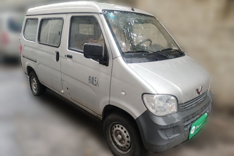 Used Wuling Zhiguang 2023 1.5L Practical Version 5/7 Seats Front Right 45 Deg